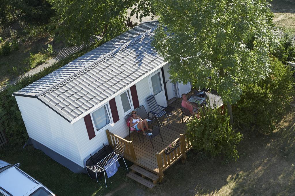 Hôtel Camping Oase Praha à Zlatníky Extérieur photo