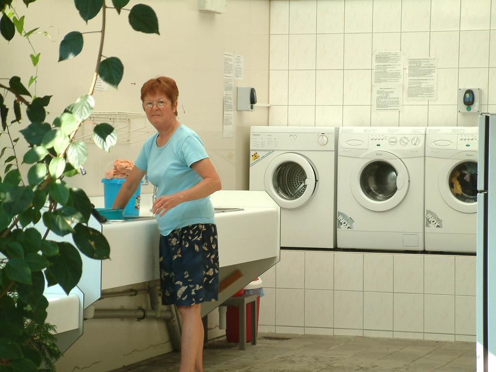 Hôtel Camping Oase Praha à Zlatníky Extérieur photo